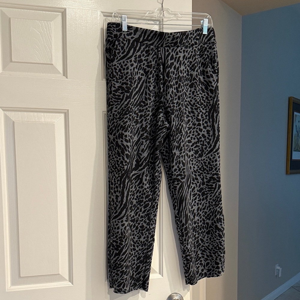 Women’s Secret Treasures Black and Gray Animal Print pants Small